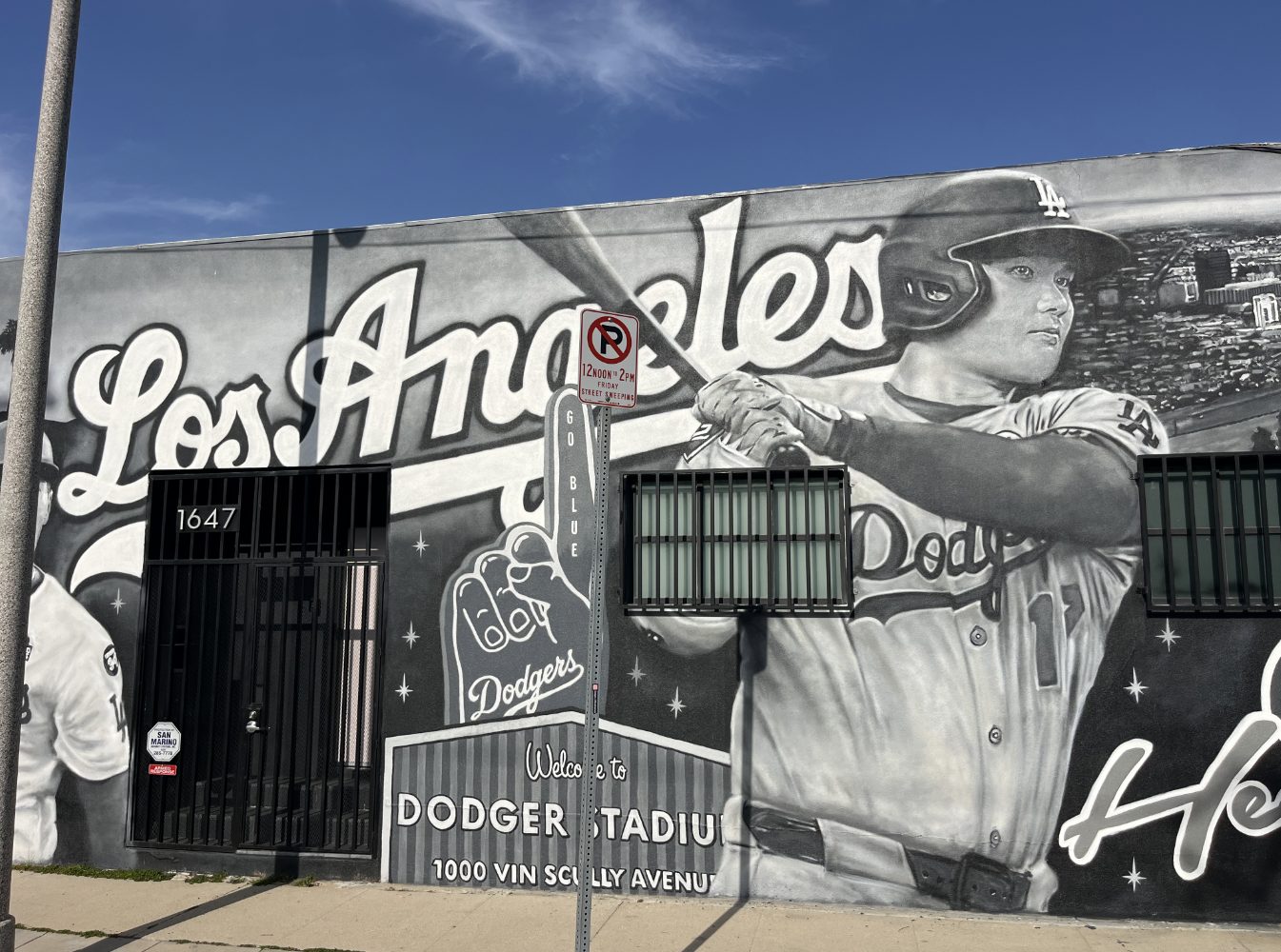 ドジャースタジアム近く(Vin Scully Ave)の大谷翔平モノクロ壁画